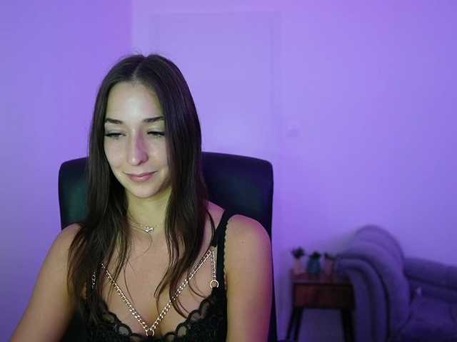 Crystalbrunette18 live cam on BongaCams