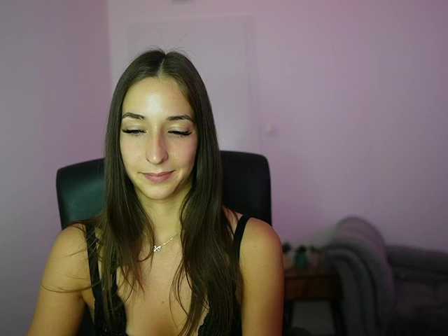 Crystalbrunette18 live cam on BongaCams