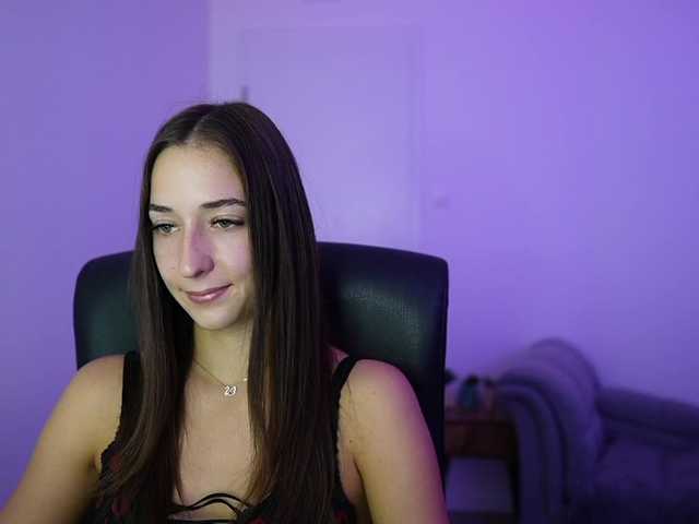 Crystalbrunette18 live cam on BongaCams