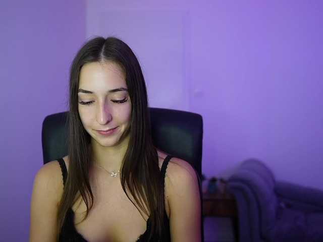 Crystalbrunette18 live cam on BongaCams