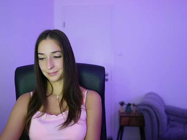 Crystalbrunette18 live cam on BongaCams