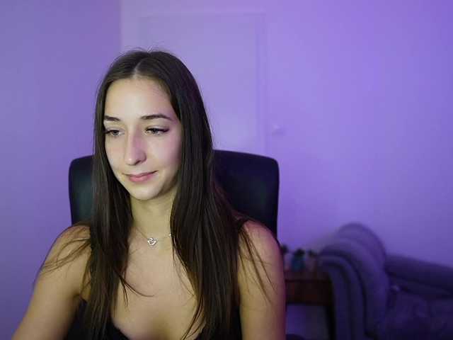 Crystalbrunette18 live cam on BongaCams
