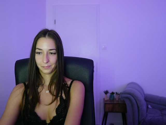 Crystalbrunette18 live cam on BongaCams