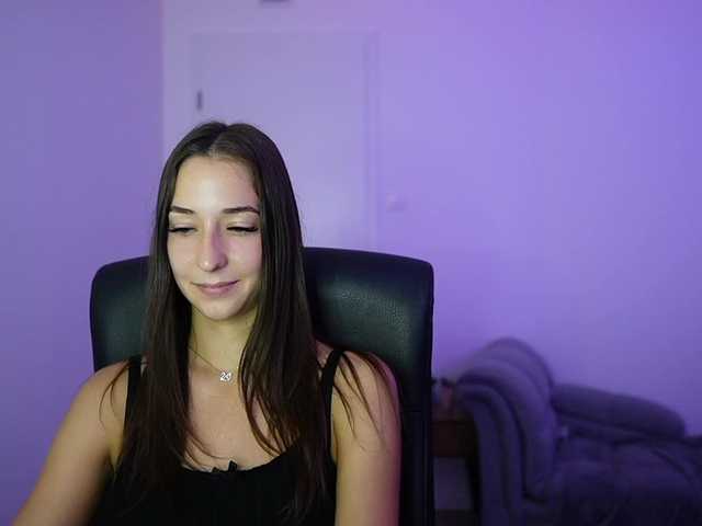 Crystalbrunette18 live cam on BongaCams