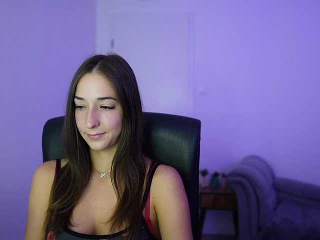 Crystalbrunette18 live cam on BongaCams