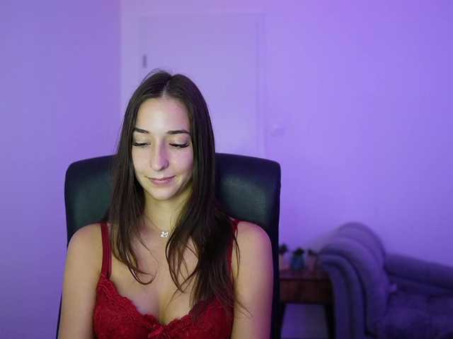 Crystalbrunette18 live cam on BongaCams