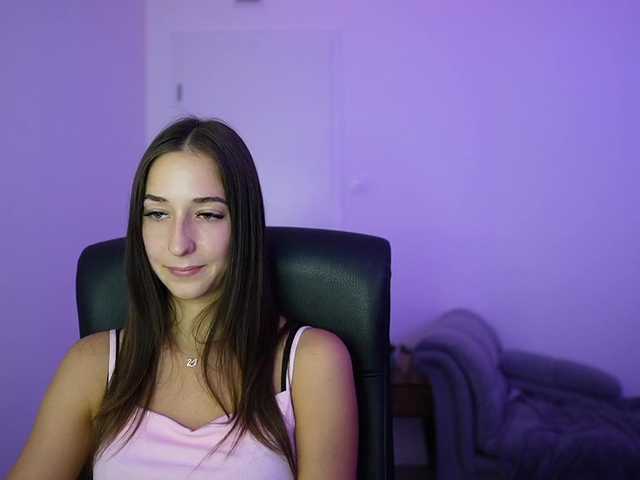 Crystalbrunette18 live cam on BongaCams