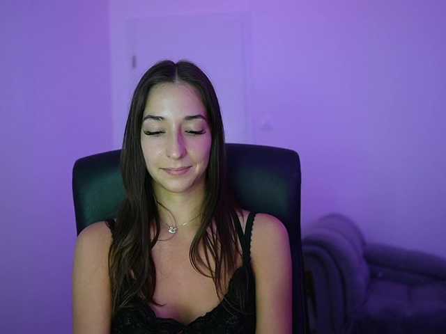 Crystalbrunette18 live cam on BongaCams
