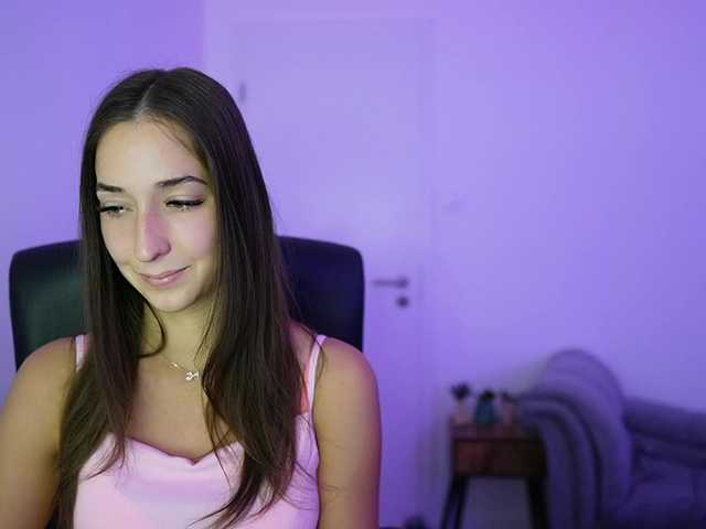Crystalbrunette18 live cam on BongaCams