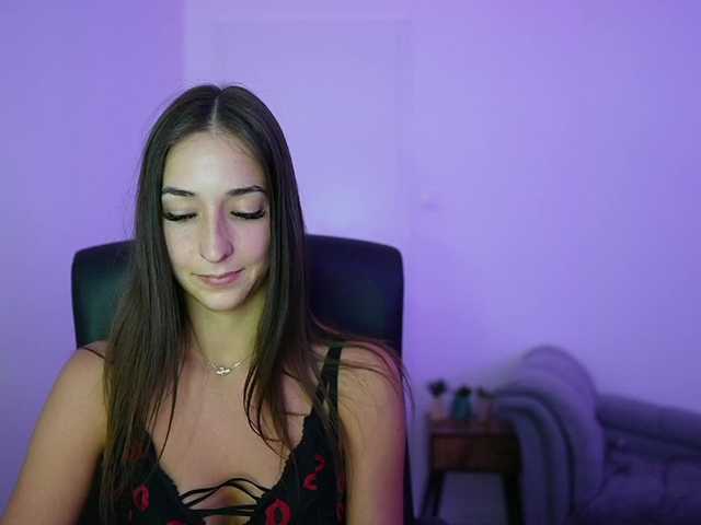 Crystalbrunette18 live cam on BongaCams