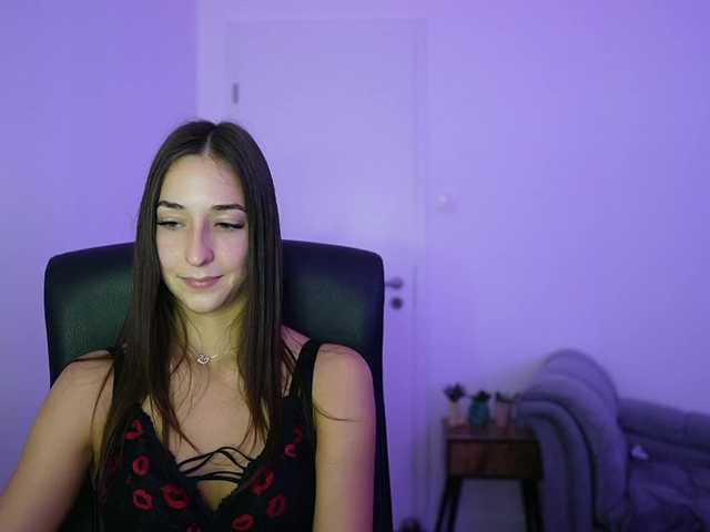 Crystalbrunette18 live cam on BongaCams