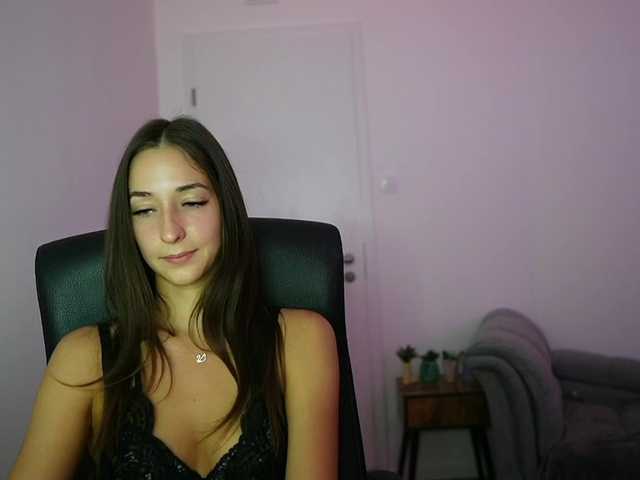 Crystalbrunette18 live cam on BongaCams