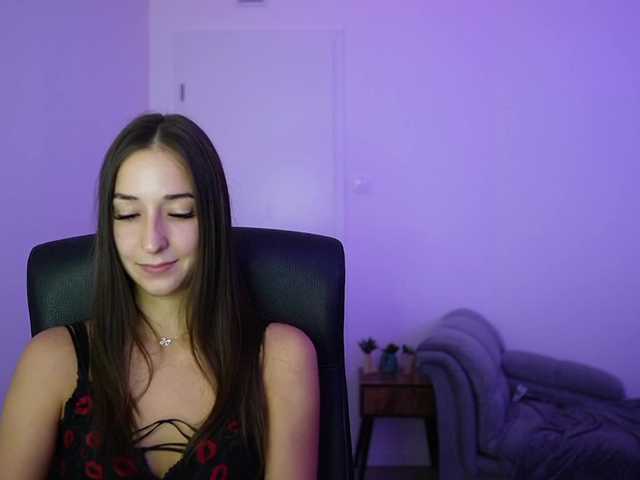 Crystalbrunette18 live cam on BongaCams