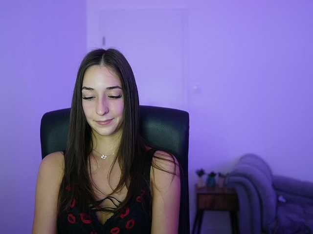 Crystalbrunette18 live cam on BongaCams