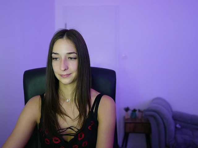 Crystalbrunette18 live cam on BongaCams