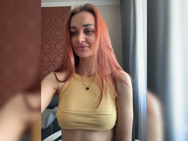 SweetQueen11 live cam on BongaCams
