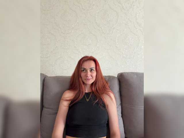 SweetQueen11 live cam on BongaCams