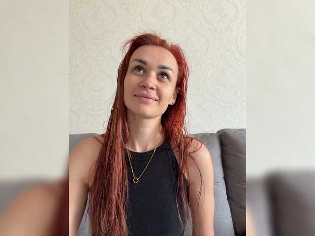 SweetQueen11 live cam on BongaCams