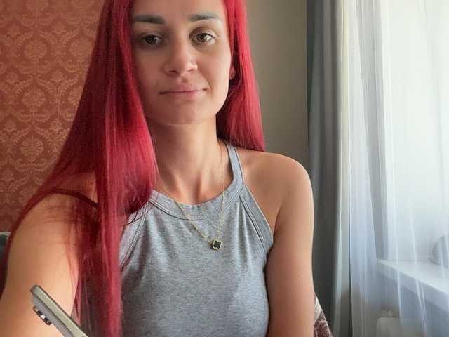 SweetQueen11 live cam on BongaCams