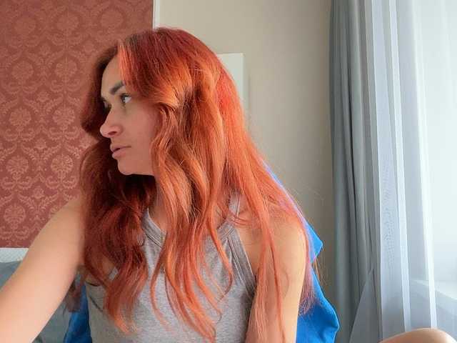 SweetQueen11 live cam on BongaCams