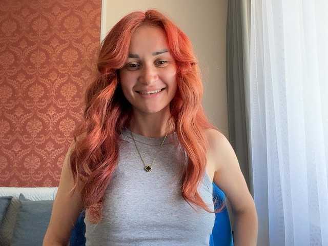 SweetQueen11 live cam on BongaCams