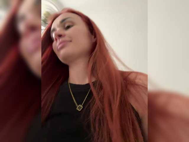 SweetQueen11 live cam on BongaCams