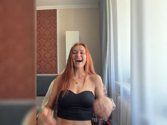 SweetQueen11 live cam on BongaCams