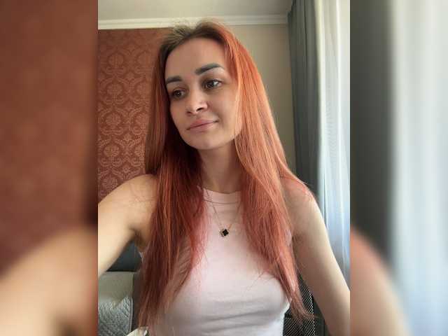 SweetQueen11 live cam on BongaCams