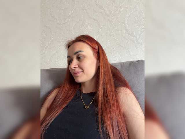 SweetQueen11 live cam on BongaCams