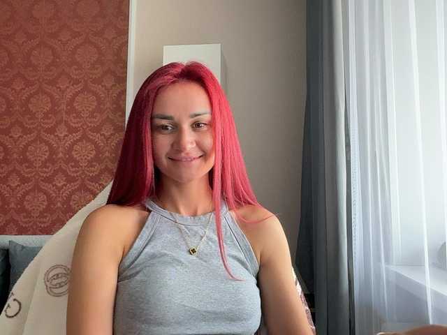 SweetQueen11 live cam on BongaCams