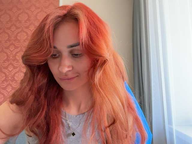 SweetQueen11 live cam on BongaCams