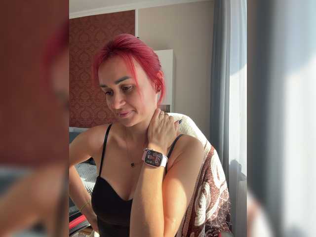 SweetQueen11 live cam on BongaCams