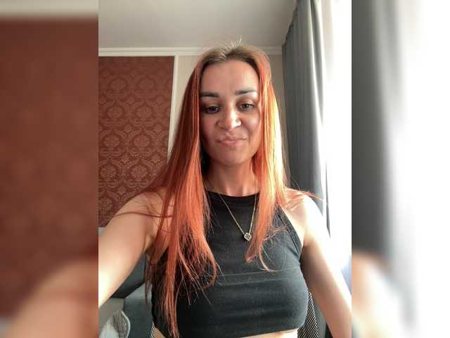 SweetQueen11 live cam on BongaCams