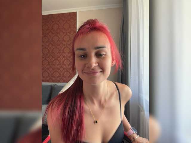 SweetQueen11 live cam on BongaCams