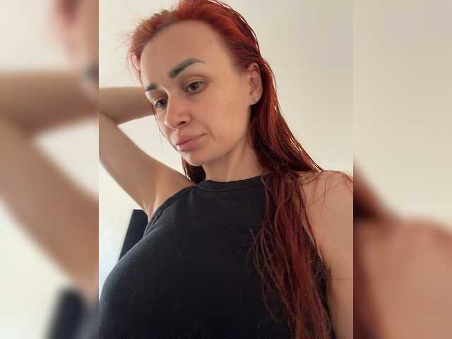SweetQueen11 live cam on BongaCams