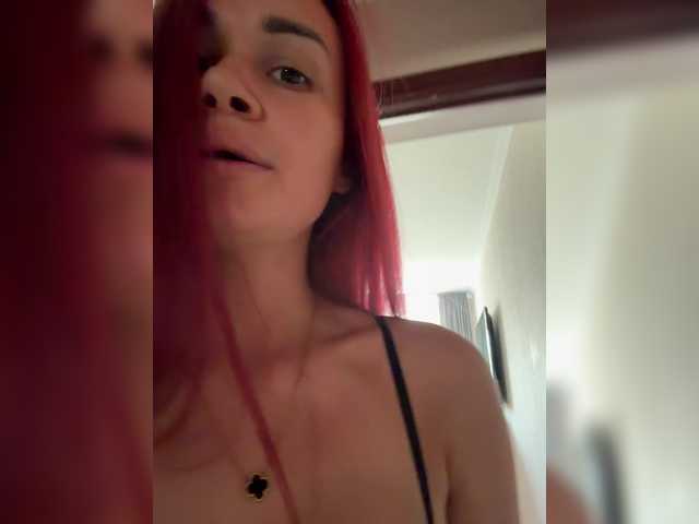 SweetQueen11 live webcam show