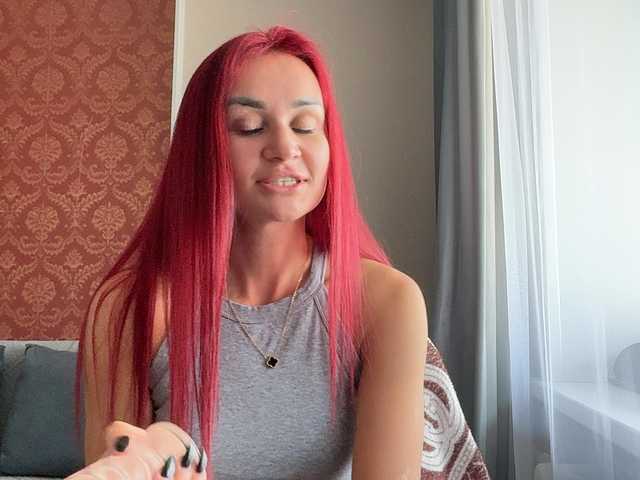 SweetQueen11 live cam on BongaCams