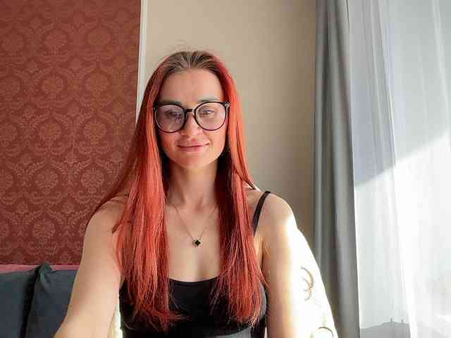 This model is live right now. SweetQueen11
