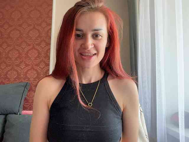 SweetQueen11 webcam