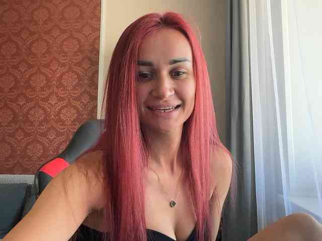 SweetQueen11 Live Webcam on BongaCams