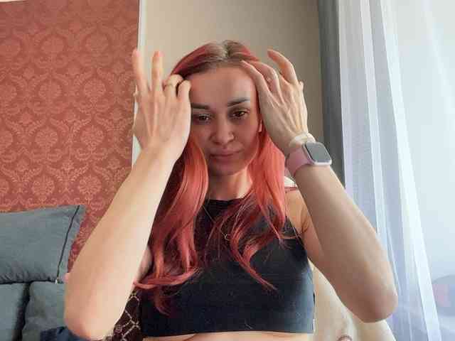 SweetQueen11 webcam