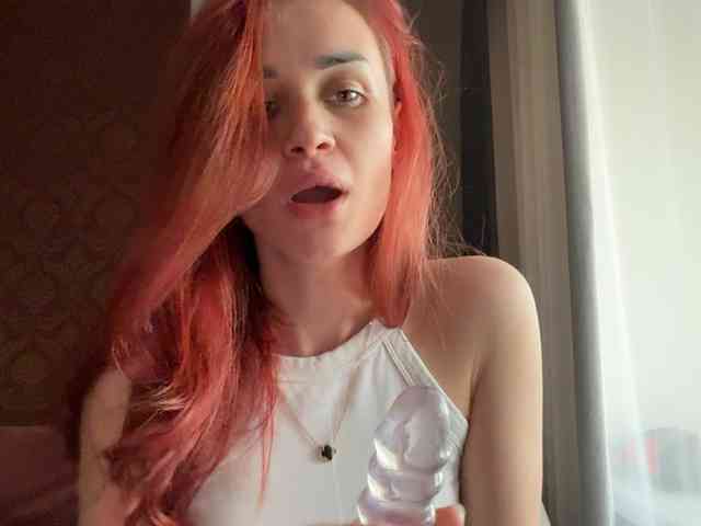 SweetQueen11 webcam