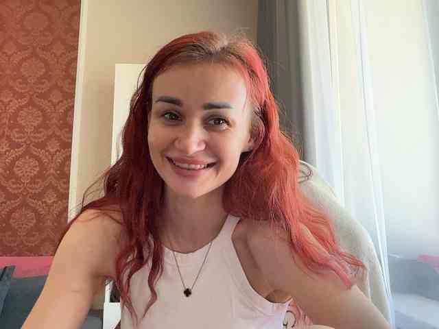 SweetQueen11 webcam