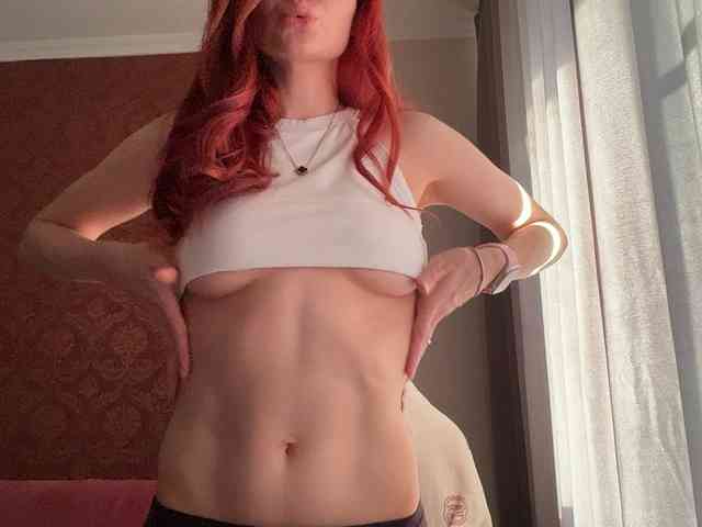 SweetQueen11 webcam