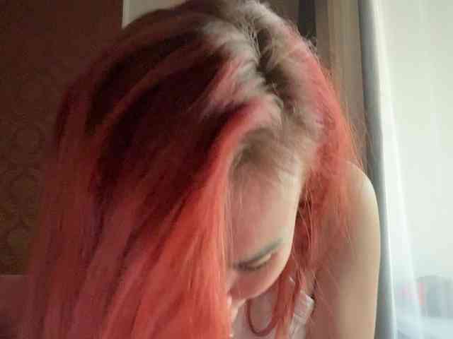 SweetQueen11 webcam
