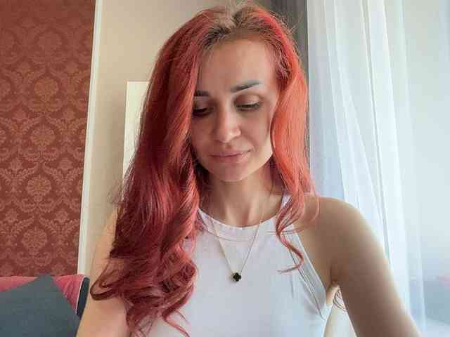 SweetQueen11 webcam