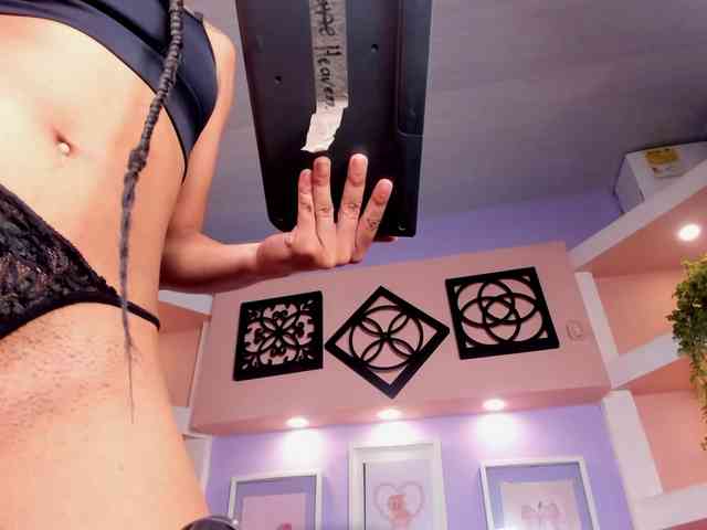 Model: EmmaRodriiguez