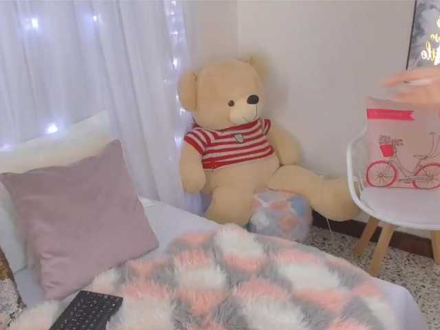 looklikeamovie live cam on BongaCams
