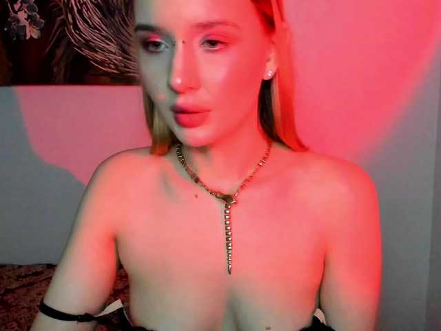 evelinacat's BongaCams show and profile