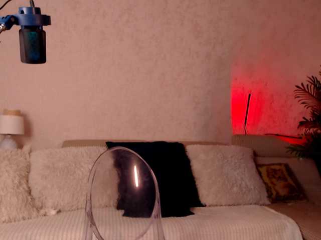 Mercedeswoman live cam on BongaCams